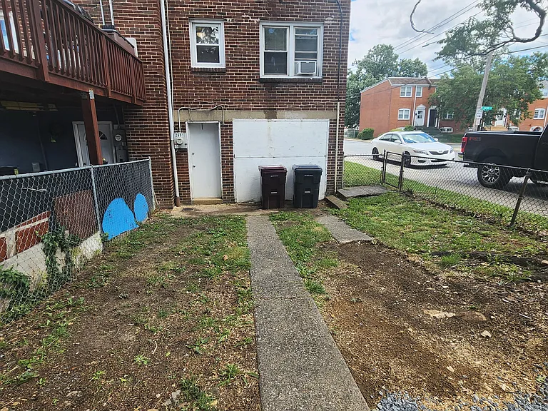 2601 N Heald St — Photo 5