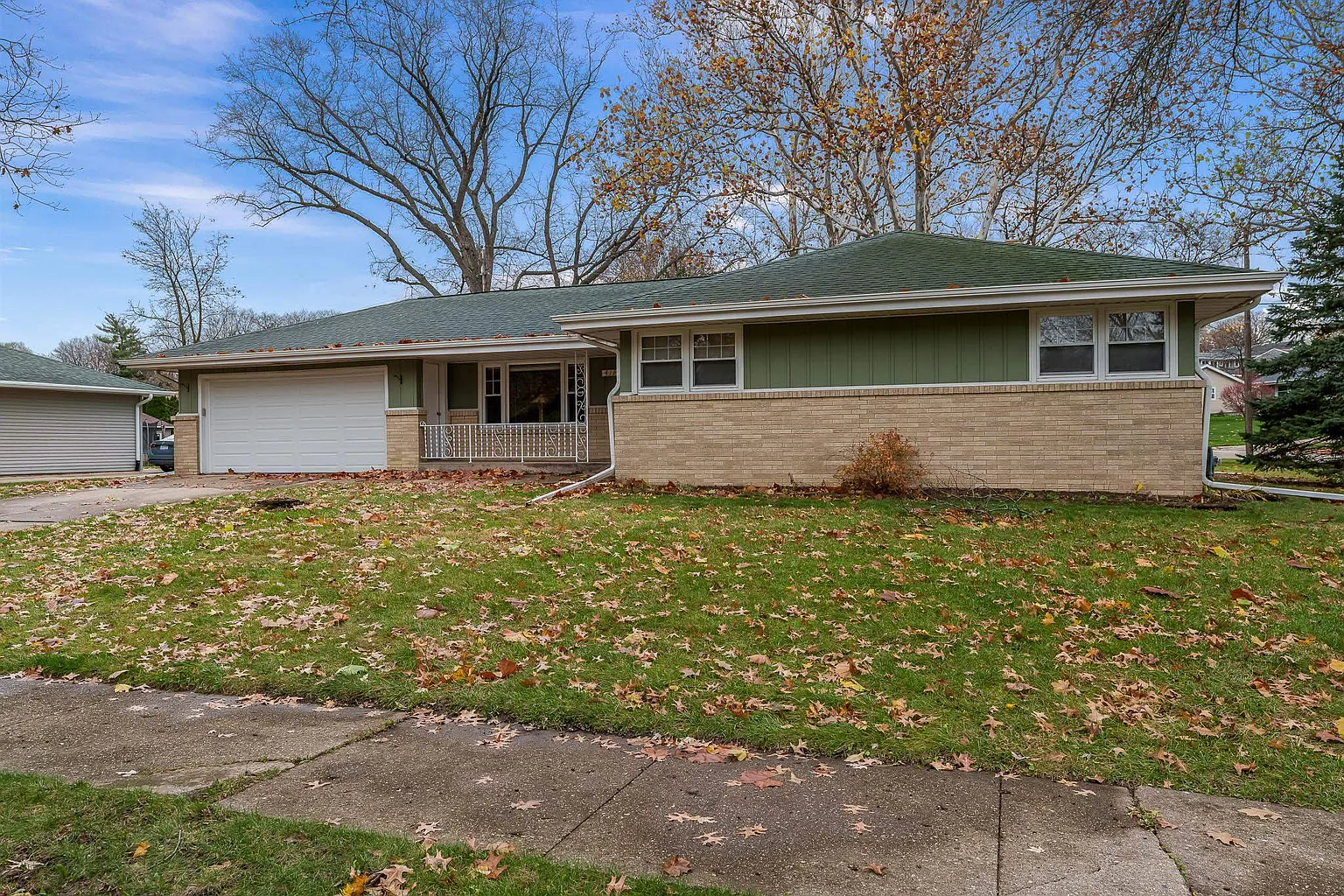 411 Fairview Blvd photo 1