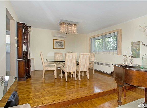 4th image of 99 Westbury Ave