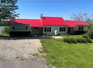 90 River Ln, Ravenswood, WV 26164