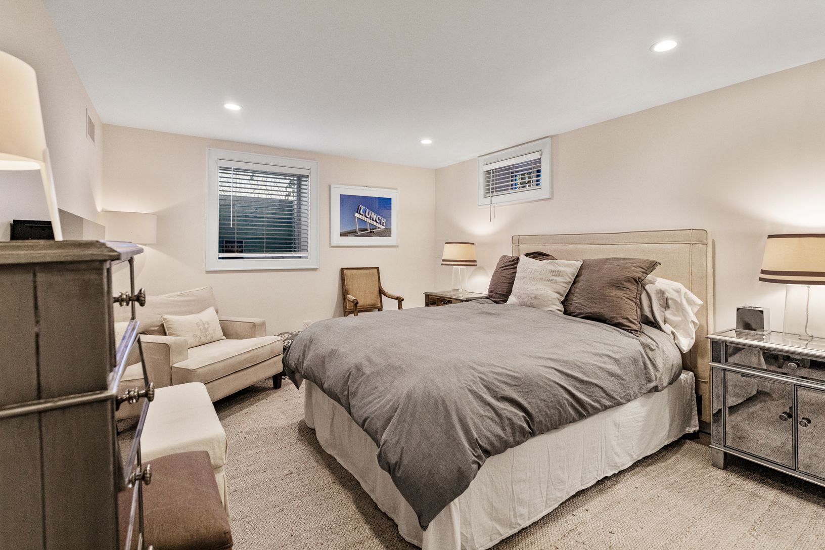  Lower level en-suite bedroom  with queen bed 