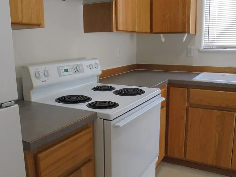 320 NW Country Ct — Photo 4