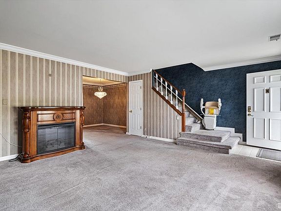 5th image of 1049 Burdette Ave