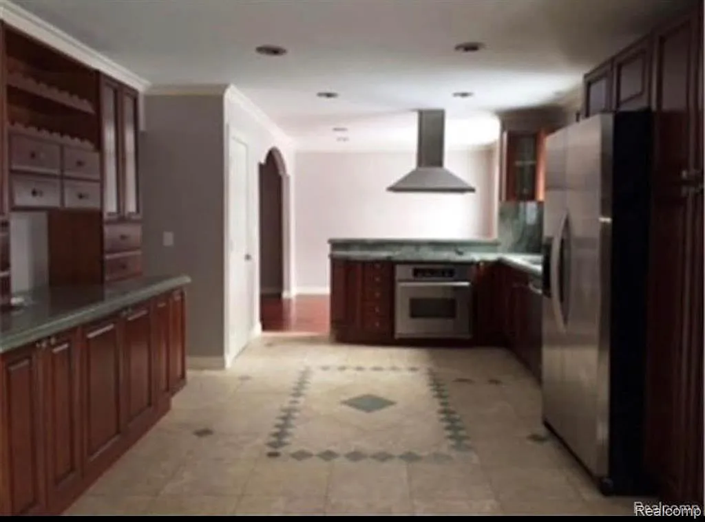 4 bed, 2.5 bath, 1735 sqft, $3,300 — Photo 4