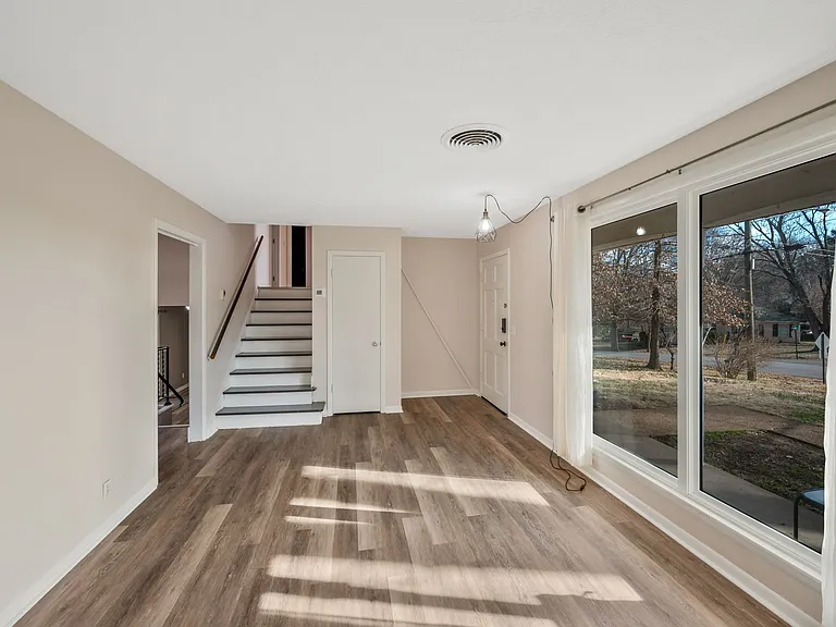 138 Roberta Dr — Photo 4