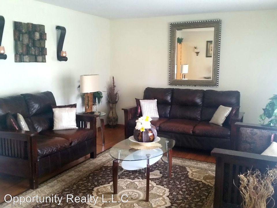 2nd image of 520 Zumbro Dr NW