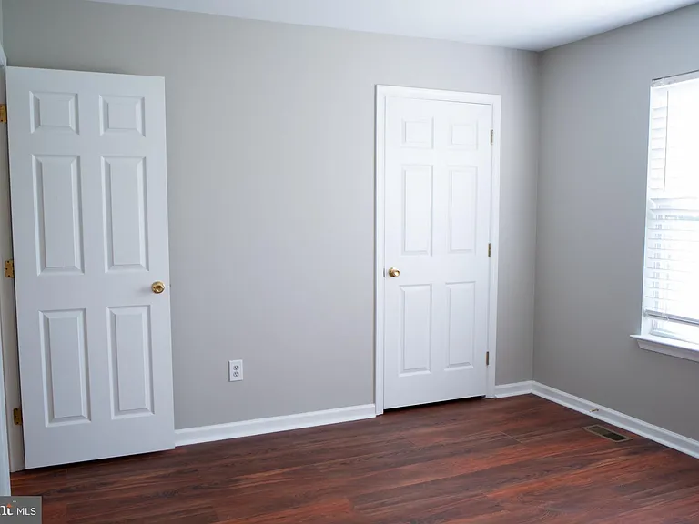 102 Thomas Ln — Photo 38