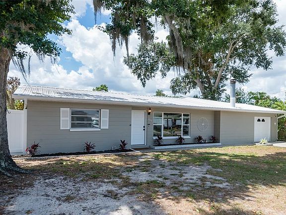3rd image of 503 Hedge Row Rd