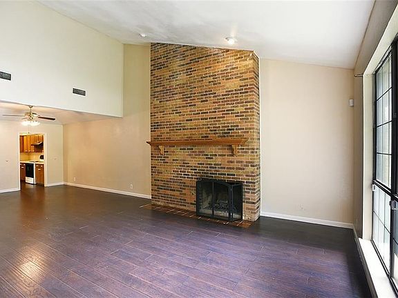 5th image of 126 Hollyhill Ln