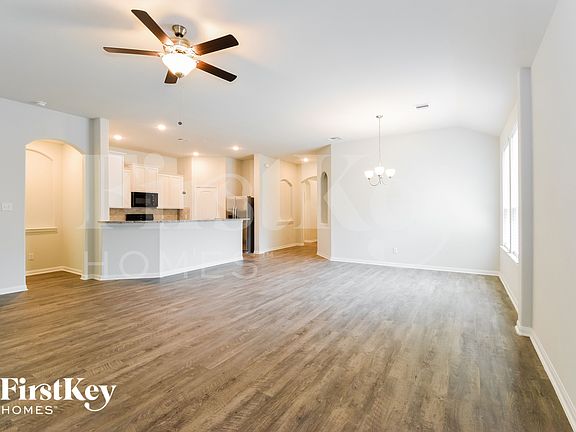 2nd image of 233 Lakeway Cir