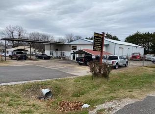 820 N Main St, Cave City, AR 72521