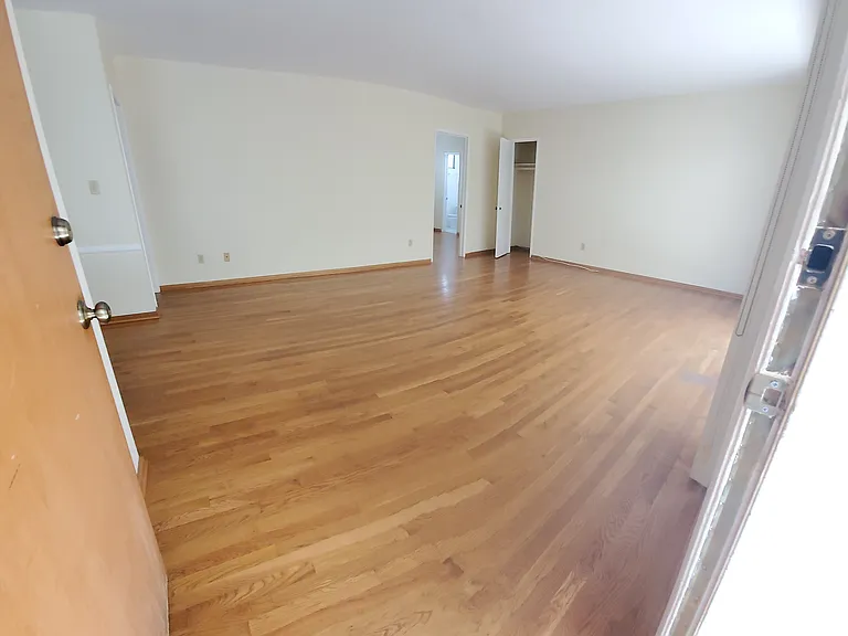 952 18th St #3 — Photo 1