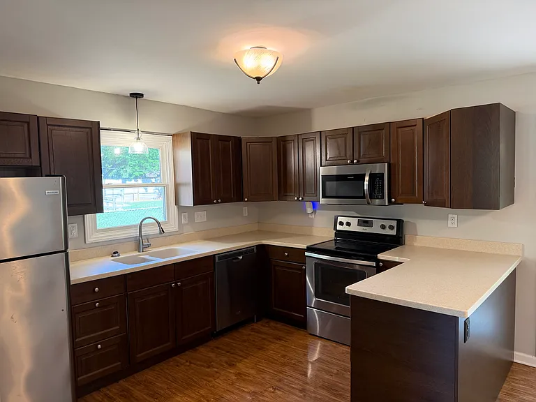 1601 Starbrook Dr — Photo 3