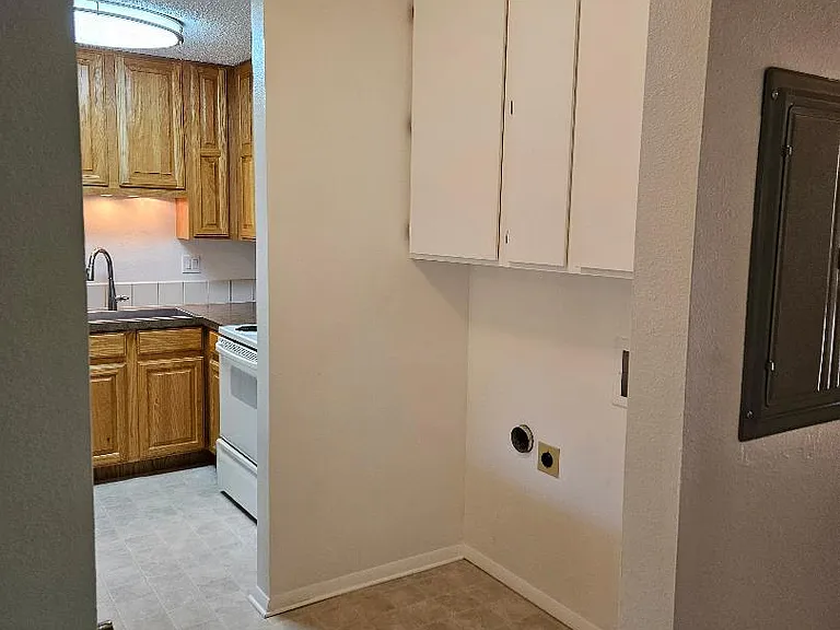 925 Columbia Road 421 — Photo 3