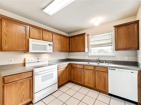 5th image of 521 Buckstone Dr