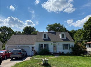 113 Mapleridge Rd, Chagrin Falls, OH 44022