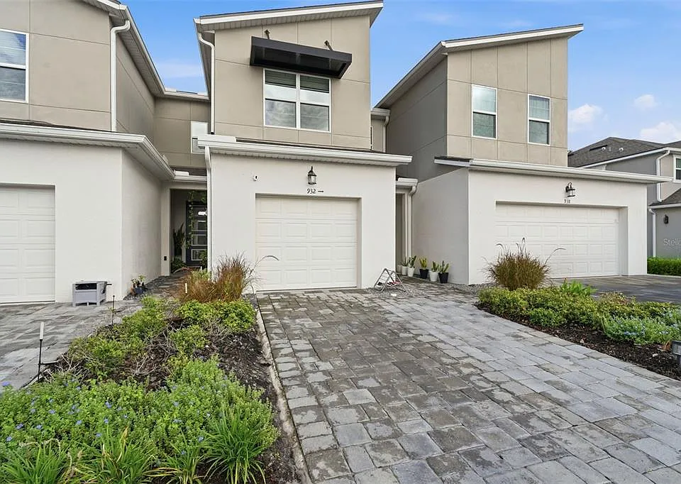 932 Spring Palms Loop
