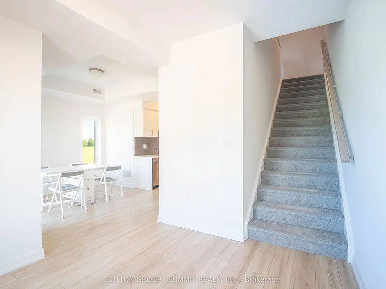 940 Saint David St N #3 — Photo 9