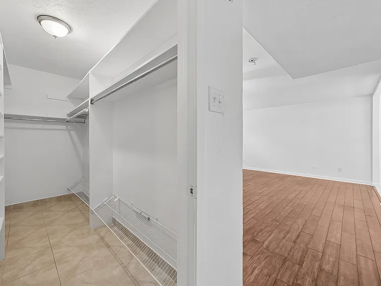 10239 Green Ash Rd — Photo 28