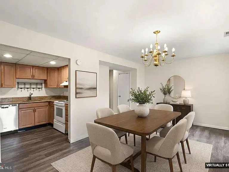 111 Shetland Cir #6 — Photo 1