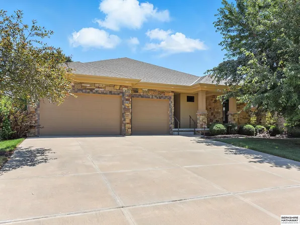 957 S 187th Ave, Elkhorn, NE 68022