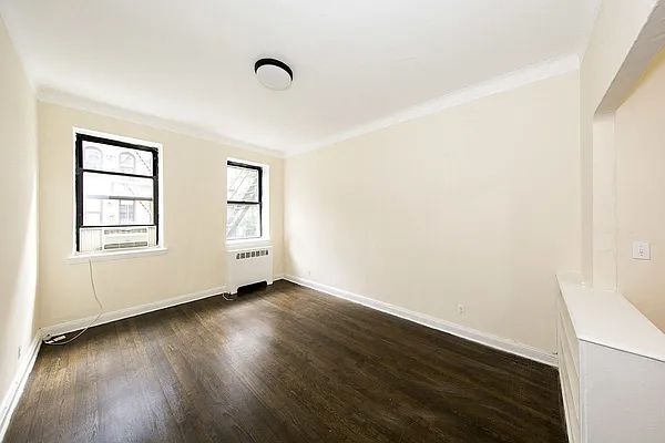 Rented by Metro Realty NY Inc | media 26