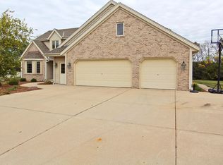 12930 W Lakeland Dr, New Berlin, WI 53151