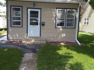 2930 Castelar St, Omaha, NE 68105