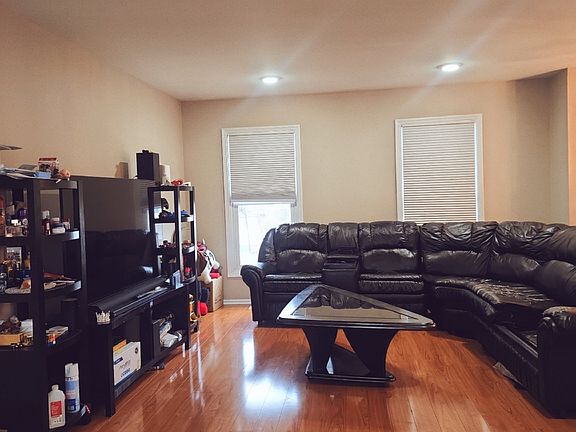 2nd image of 425 Norman Ln