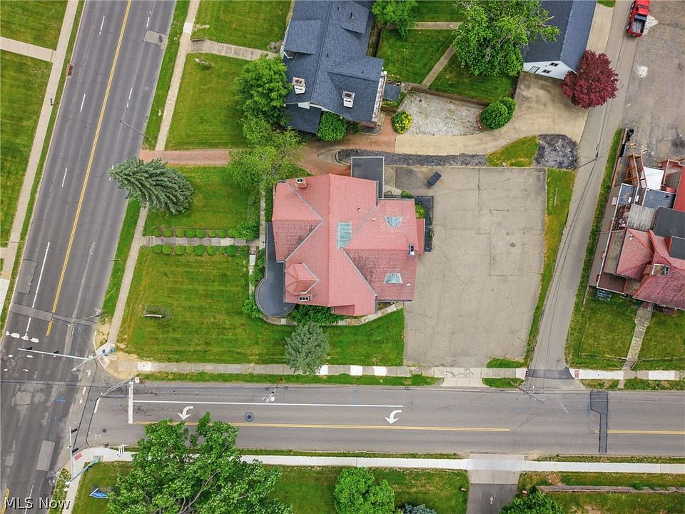 43rd image of 1435 Market Ave N