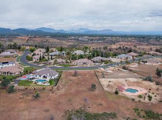 876 Santa Cruz Dr, Redding, CA