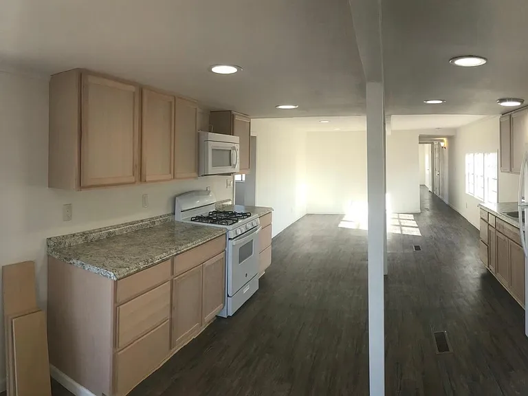 2145 E Hearne Ave — Photo 3