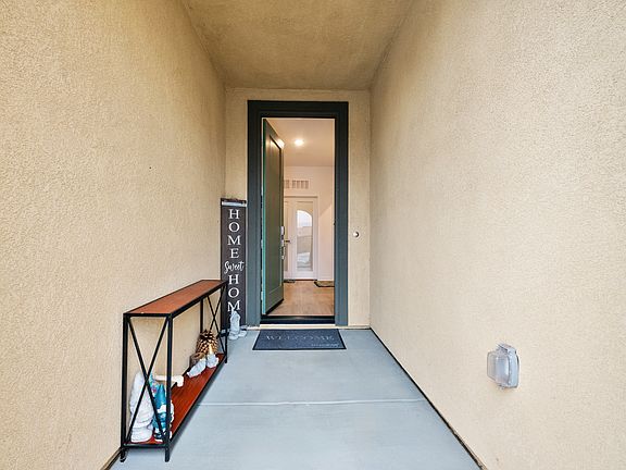 2nd image of 1491 Lilac Pl