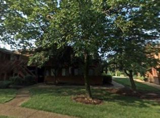 1704 Hemingway Ln #B, Saint Charles, MO 63304