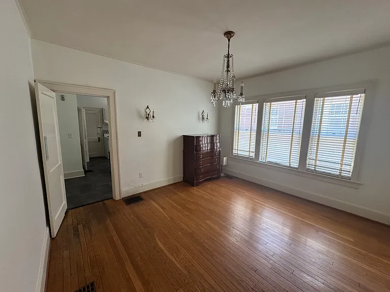 dining room into kitchen