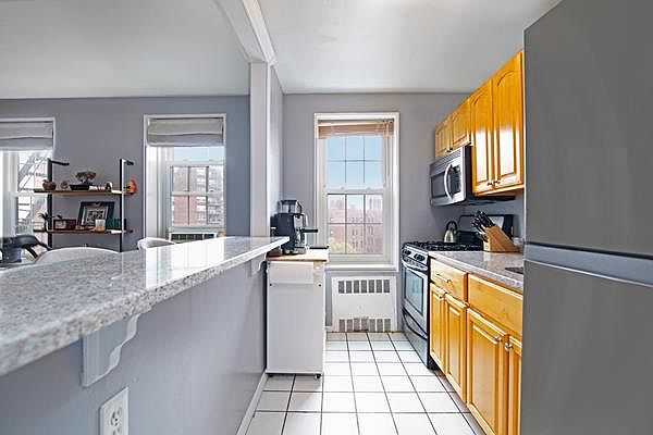 1st image of 140-21 Burden Cres APT 604