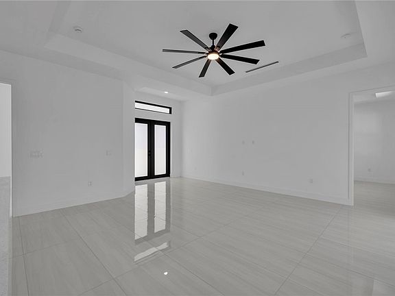 5th image of 804 Oakridge Ave S
