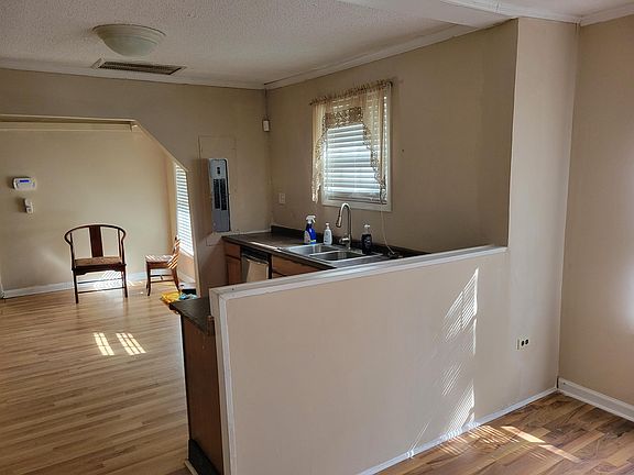 5th image of 806 Osborne St