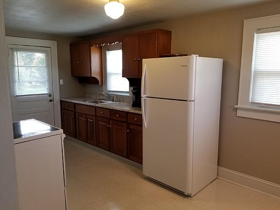 2nd image of 1458 6th St SE