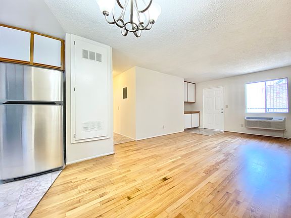 2nd image of 4852 Rosewood Ave APT 5