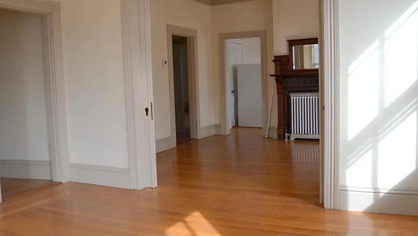 3 bed, 1350 sqft, $2,650 — Photo 4