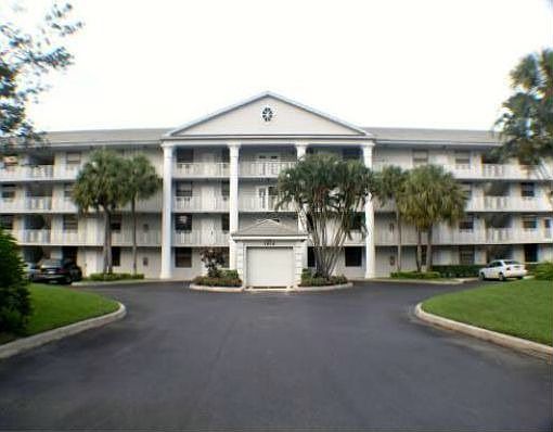 2nd image of 1516 Whitehall Dr APT 401