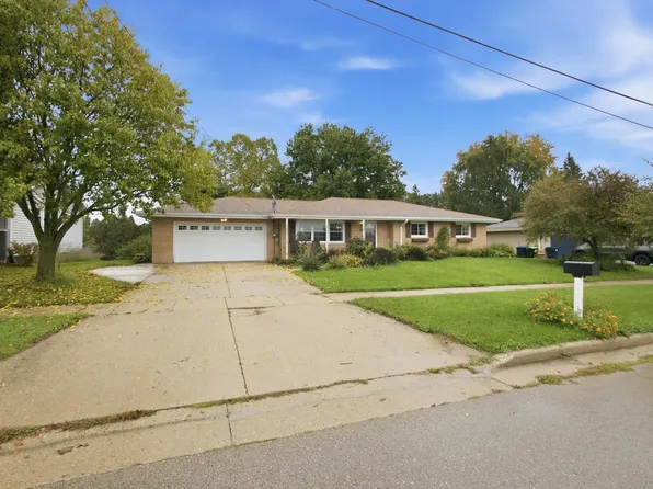 609 Oak Ln, Horicon, WI 53032