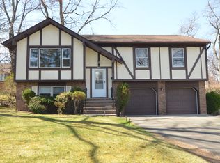 496 Smith Pl, Ridgewood, NJ 07450