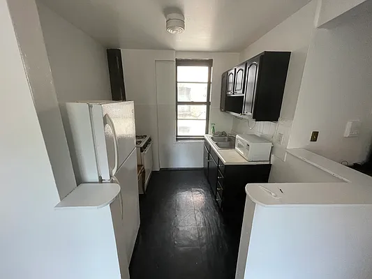 Rented by Bedford Realty USA Corp | media 2