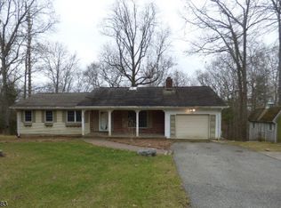 1 Frog Pond Rd, Columbia, NJ 07832