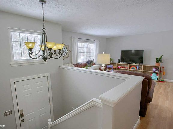 3rd image of 200 Woodlake Dr