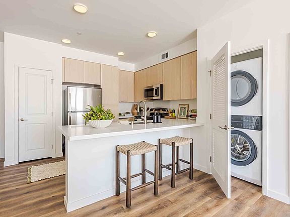 2nd image of 2825 W Lancaster Blvd #8308
