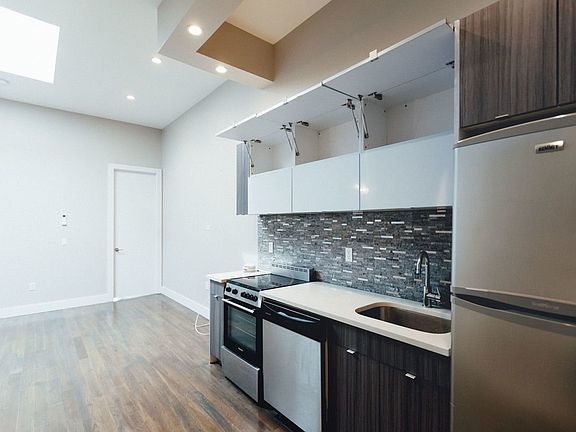 4th image of 1491 Gates Ave #2LL
