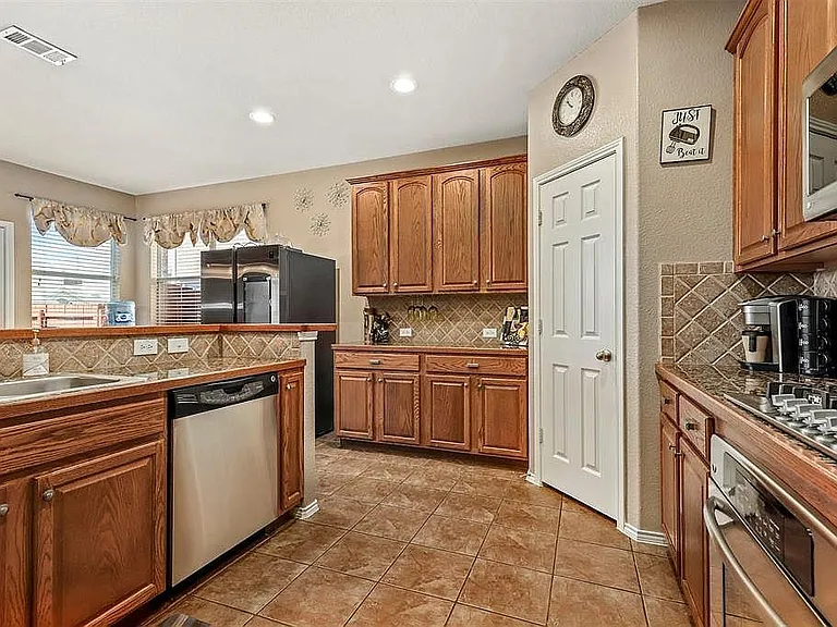 4345 Mountain Crest Dr — Photo 7